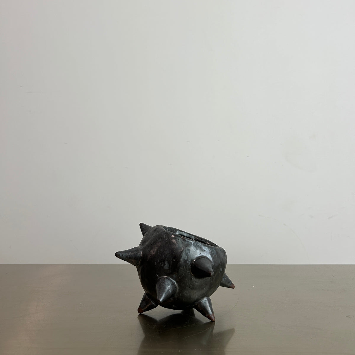 GLAZED MACE PLANTER