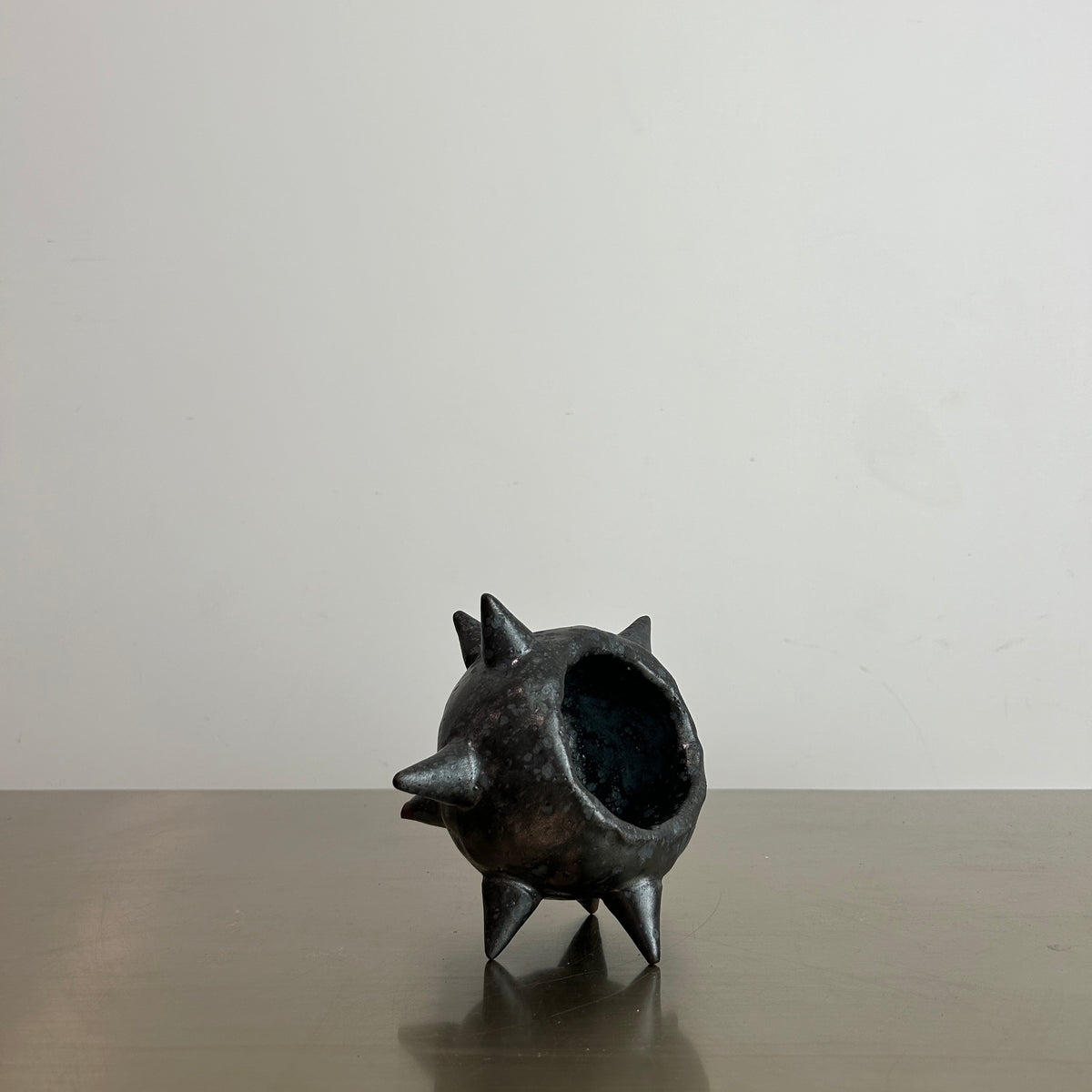 GLAZED MACE PLANTER